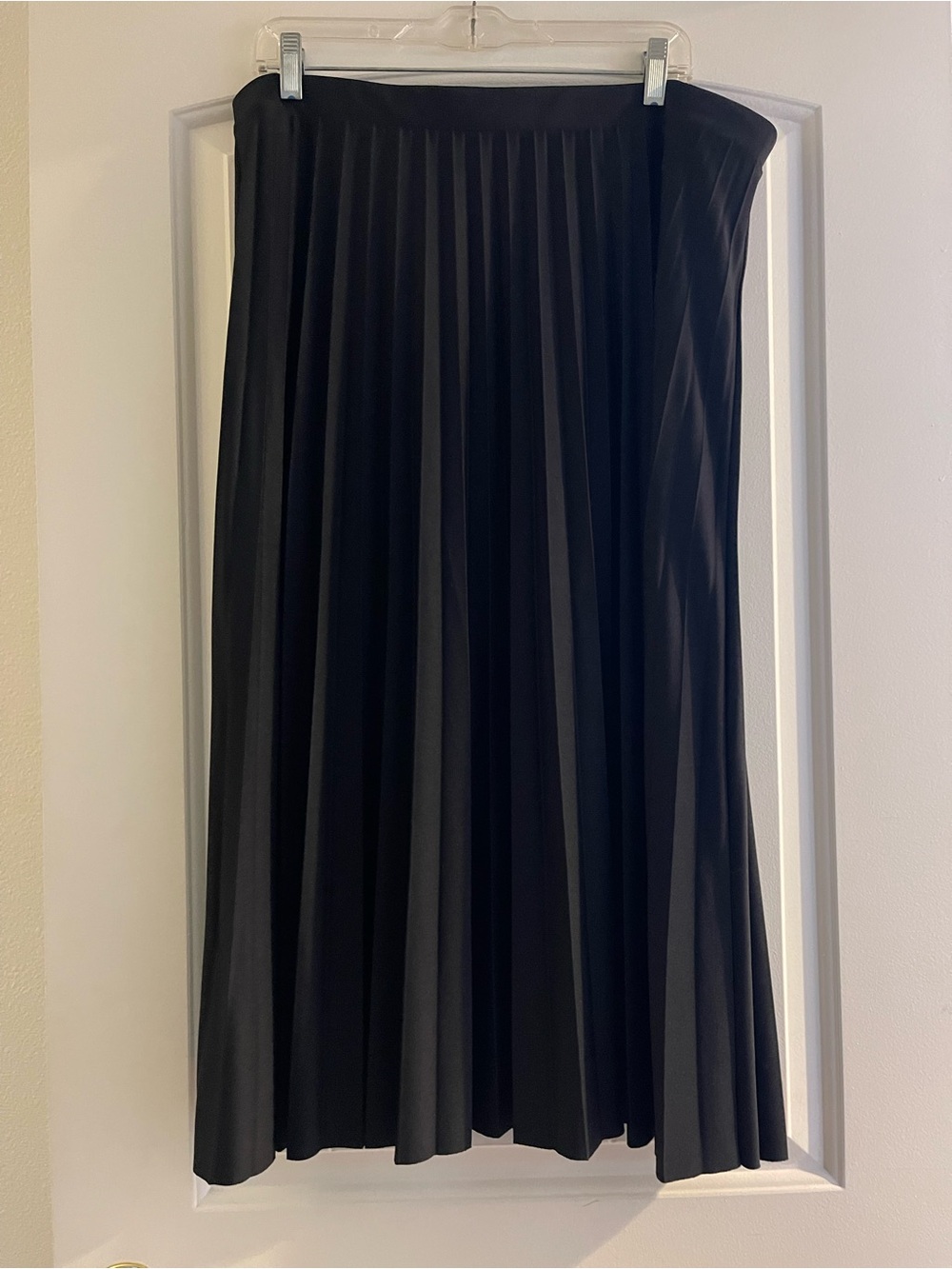 H&M Black Pleated Midi Skirt